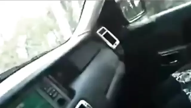 آزر يمسك بنت ويغتصبها في السيارة.