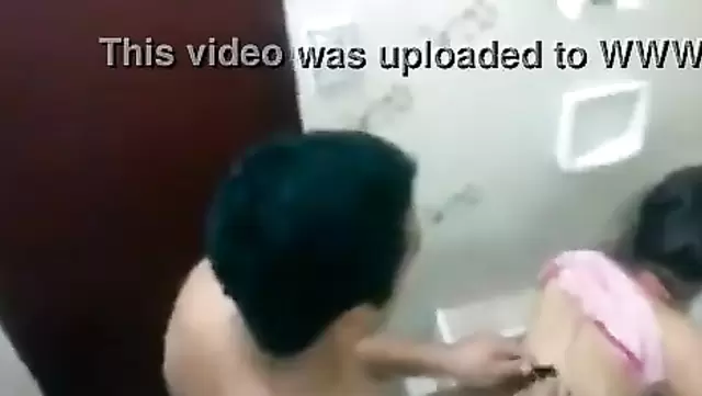 بنات مراهقات بيعملوا سكس سريع في الحمام